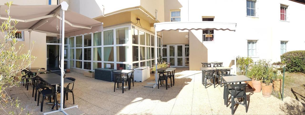 Hotel La Berangere Pérouges Buitenkant foto