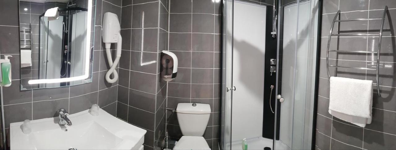 Hotel La Berangere Pérouges Buitenkant foto