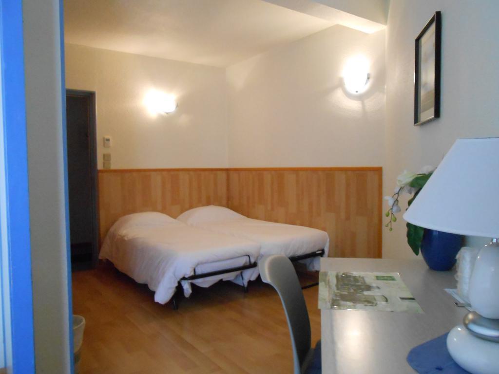 Hotel La Berangere Pérouges Buitenkant foto