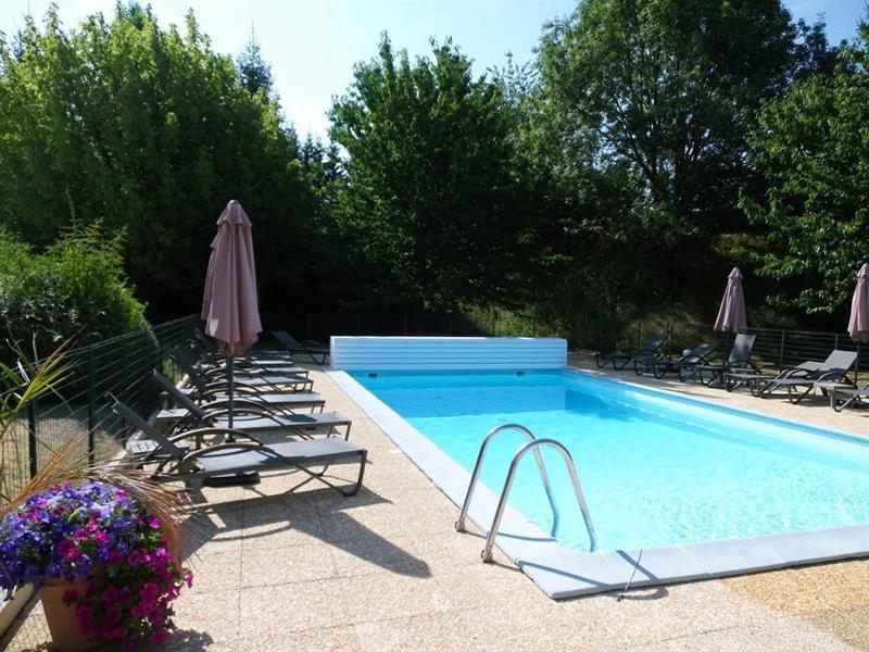 Hotel La Berangere Pérouges Buitenkant foto