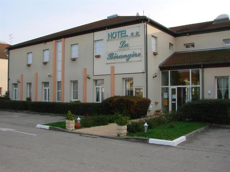Hotel La Berangere Pérouges Buitenkant foto